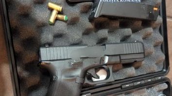 Știri de azi | Operaţiunea JUPITER – Constanţa: Percheziţii la locuinţele a doi bărbaţi acuzaţi că au introdus ilegal arme în ţară / Poliţiştii au găsit un pistol neletal, două arme tip revolver şi multă muniţie – FOTO - Știri de azi | 