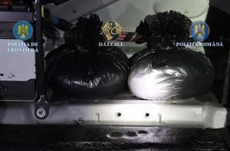 whatsapp-image-2025-11-06-at-11-25-36jpg - Știri de azi Știri de azi | Şofer bulgar, prins în zona staţiei de taxare Calafat-Vidin, în timp ce transporta o cantitate de peste 3,7 kilograme de metamfetamină în amestec cu pseudoefedrină - Știri de azi |