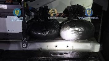 Știri de azi | Şofer bulgar, prins în zona staţiei de taxare Calafat-Vidin, în timp ce transporta o cantitate de peste 3,7 kilograme de metamfetamină în amestec cu pseudoefedrină - Știri de azi | 