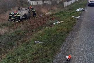 Știri de azi | Vaslui: Un copil de un an şi o lună a fost grav rănit într-un accident rutier, suferind un traumatism cranian după ce a fost proiectat prin parbrizul autoturismului în care se afla – FOTO, VIDEO - Știri de azi | 