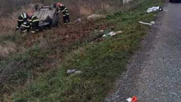 Știri de azi | Vaslui: Un copil de un an şi o lună a fost grav rănit într-un accident rutier, suferind un traumatism cranian după ce a fost proiectat prin parbrizul autoturismului în care se afla – FOTO, VIDEO - Știri de azi | 