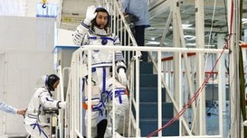 Știri de azi | China a trimis cel mai tânăr astronaut al său şi patru şoareci la staţia spaţială Tiangong - Știri de azi | 