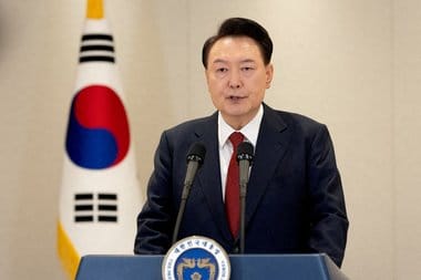 yoon-suk-yeol-xjpg - Știri de azi Știri de azi | Noi acuzaţii aduse fostului preşedinte sud-coreean Yoon de către procurorul special. “A încercat să provoace un conflict militar între Coreea de Sud şi Coreea de Nord pentru a declara legea marţială” - Știri de azi |