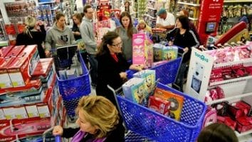 Știri de azi | Tarifele lui Trump ar putea adăuga 40 de miliarde de dolari la costurile de sărbători ale americanilor, avertizează LendingTree - Știri de azi | 