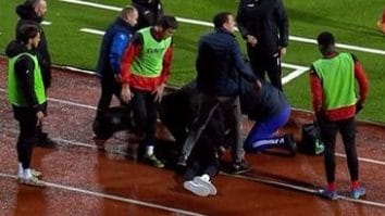 Știri de azi | Tragedie în fotbalul european: un antrenor a murit după ce i s-a făcut rău în timpul unui meci de prim eşalon - Știri de azi | 